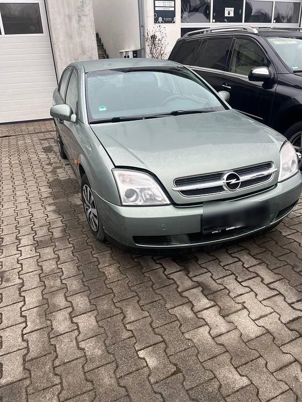 Grün Gebraucht 2003 Opel Vectra Limousine | 2.000 € (Fairer Preis) - Bild 1/4