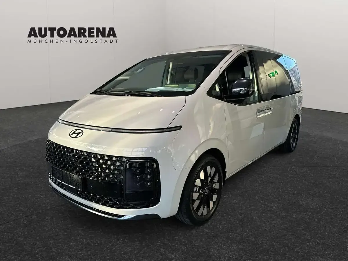 Gebraucht Hyundai Staria 224 PS (164 kW) 2025 Creamy white / sol Van / Kleinbus