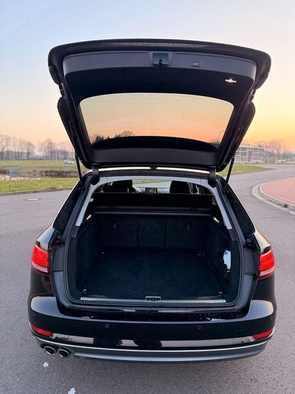 Gebraucht Audi A4 Sport 190 PS (139 kW) 2018 Schwarz Kombi
