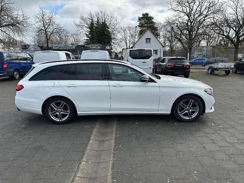 Gebraucht Mercedes E200 150 PS (110 kW) 2018 Polarweiss  unilack Kombi