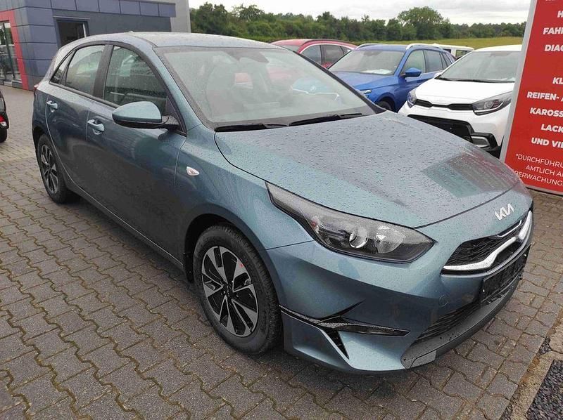 Neu Kia Ceed 140 PS (102 kW) 2026 Grau Kleinwagen