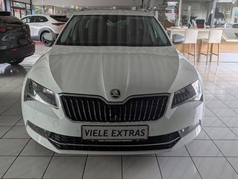 Gebraucht Skoda Superb 180 PS (132 kW) 2017 Laserweiss Kombi