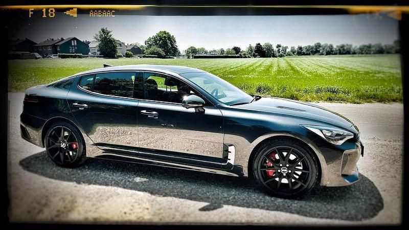 Gebraucht Kia Stinger GT 366 PS (269 kW) 2023 Grau Kleinwagen