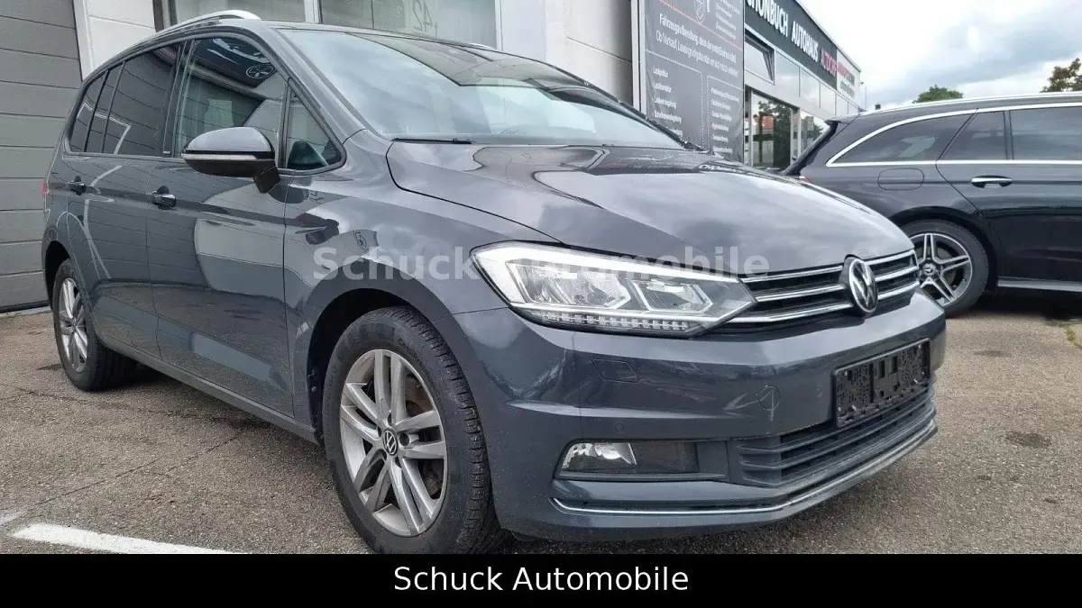 Gebraucht VW Touran United 150 PS (110 kW) 2021 Grau Van / Kleinbus