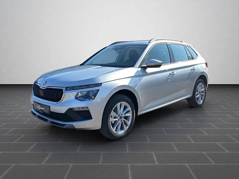 Brilliantsilber metallic (metallic) Gebraucht 2025 Skoda Kamiq Selection SUV | 24.990 € (Fairer Preis) - Bild 1/4