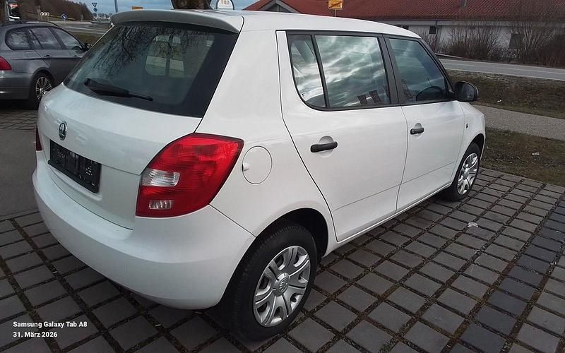 Gebraucht Skoda Fabia Active 75 PS (55 kW) 2014 Weiß Kleinwagen