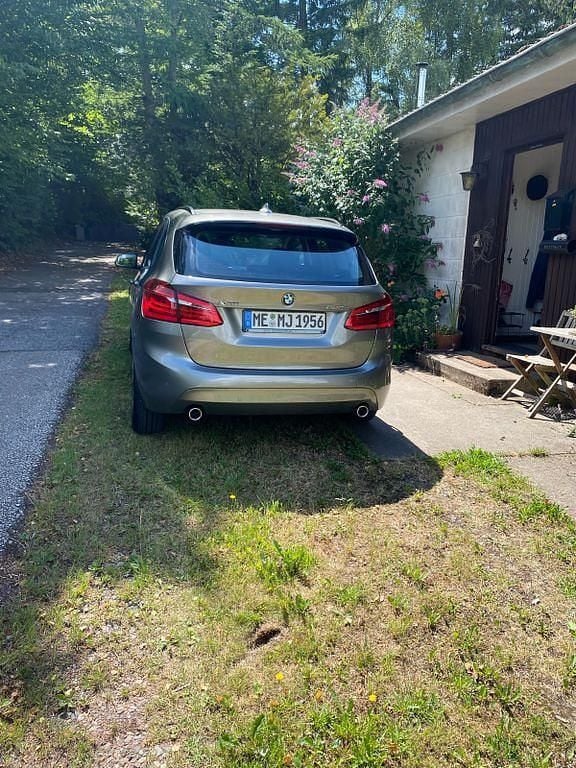 Gebraucht BMW 220 Active Tourer Advantage 190 PS (139 kW) 2018 Silber Van / Kleinbus