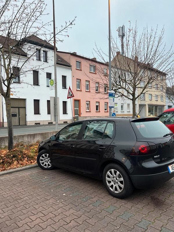Schwarz Gebraucht 2005 VW Golf IV Kleinwagen | 3.200 € (Etwas zu teuer) - Bild 1/4