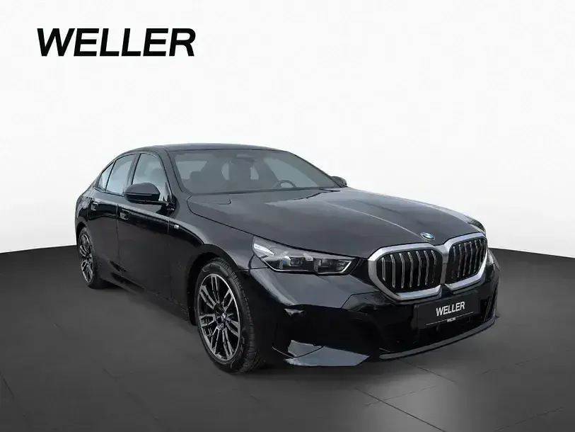 Gebraucht BMW 520 M Sport 197 PS (144 kW) 2025 Carbonschwarz (schwarz) Limousine