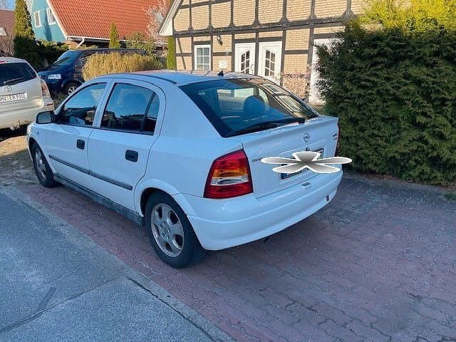 Usata Opel Astra 101 CV (74 kW) 2000 Bianco Berlina