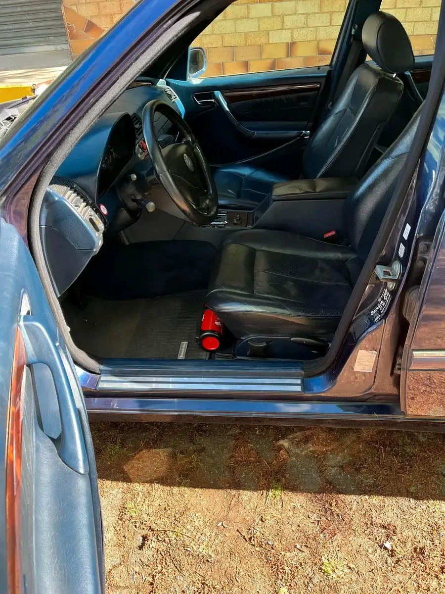 Gebraucht Mercedes C240 170 PS (125 kW) 1998 Blau Limousine
