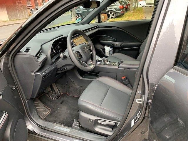 Gebraucht Lexus LBX 136 PS (100 kW) 2024 Grau SUV