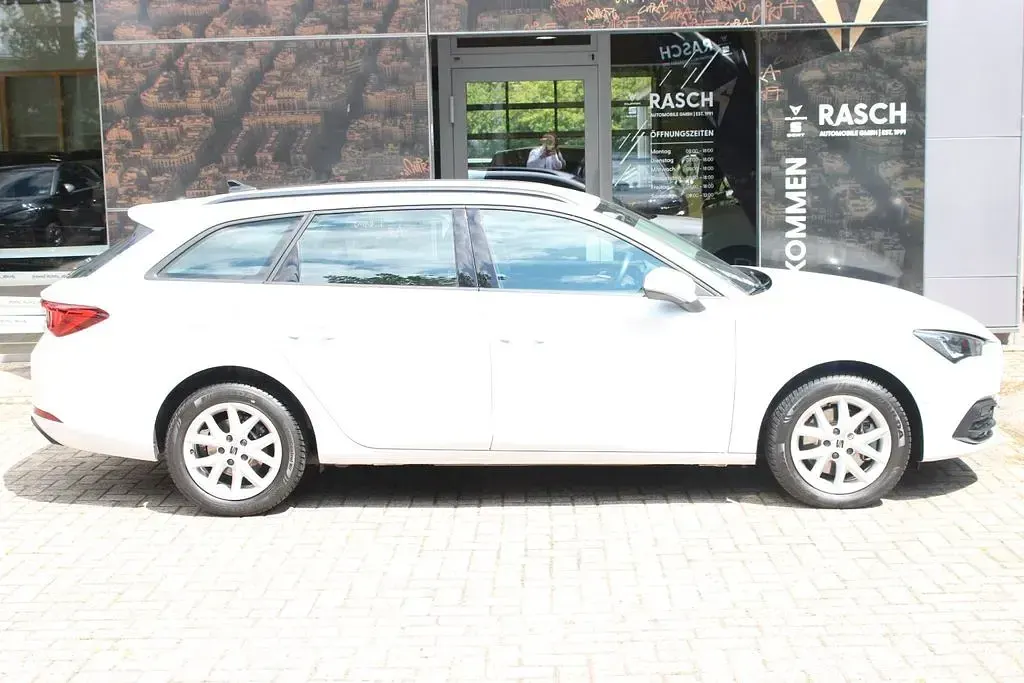 Gebraucht Seat Leon Style 150 PS (110 kW) 2023 Weiß Limousine