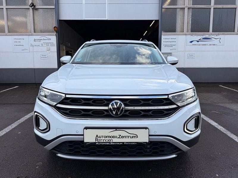 Second-hand VW T-Roc 150 CP (110 kW) 2024 Alb SUV