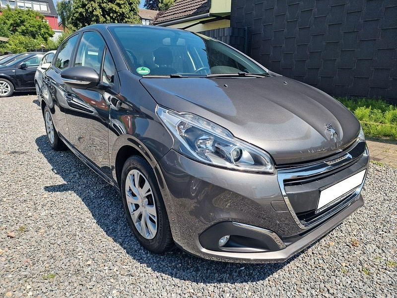 Grau Gebraucht 2018 Peugeot 208 Active Kleinwagen | 4.390 € (Superpreis) - Bild 1/4