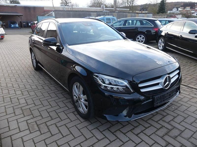 Gebraucht Mercedes C200 160 PS (117 kW) 2020 Schwarz Kombi