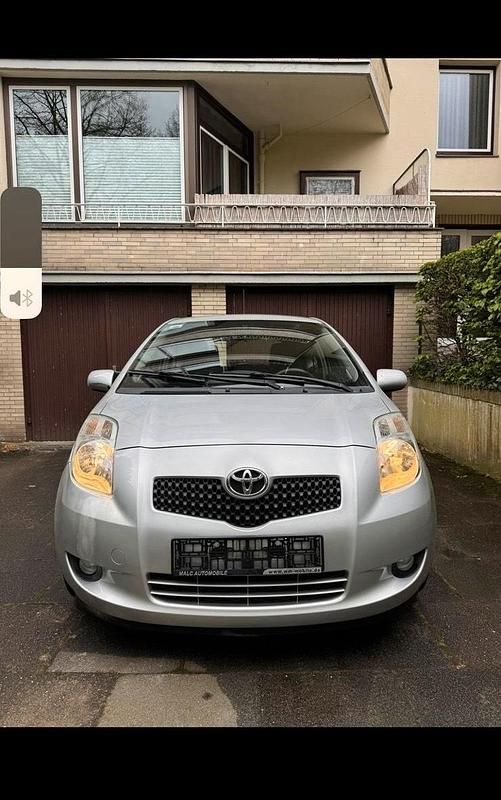 Grau Gebraucht 2008 Toyota Yaris Kleinwagen | 2.899 € (Guter Preis) - Bild 1/4
