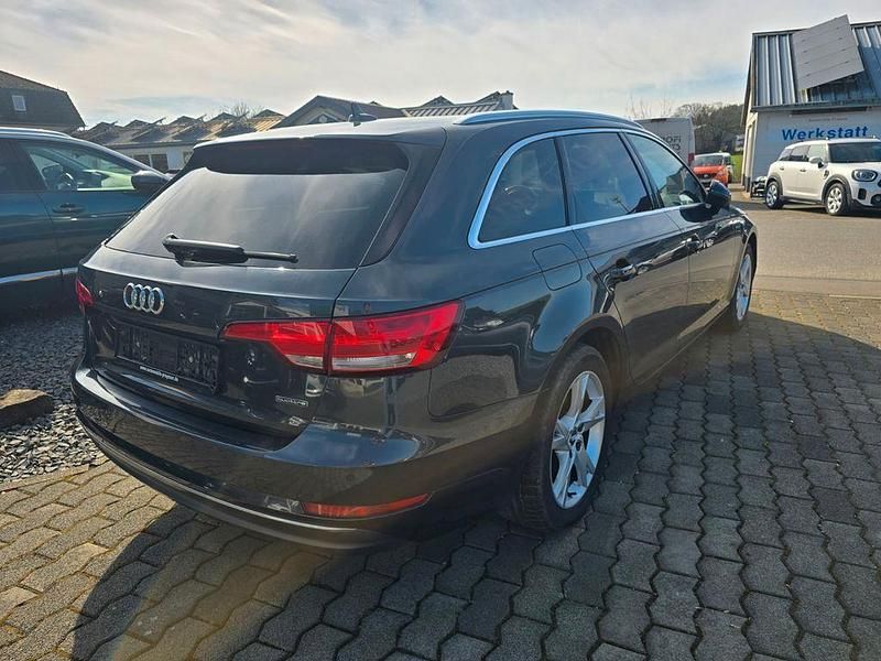 Gebraucht Audi A4 Sport 190 PS (139 kW) 2016 Grau Kombi