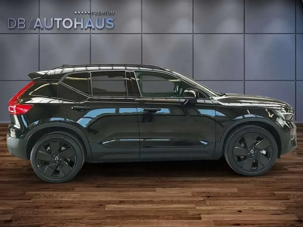 Używany Volvo EX40 Ultra 185 kW (252 KM) 2025 Czarny SUV