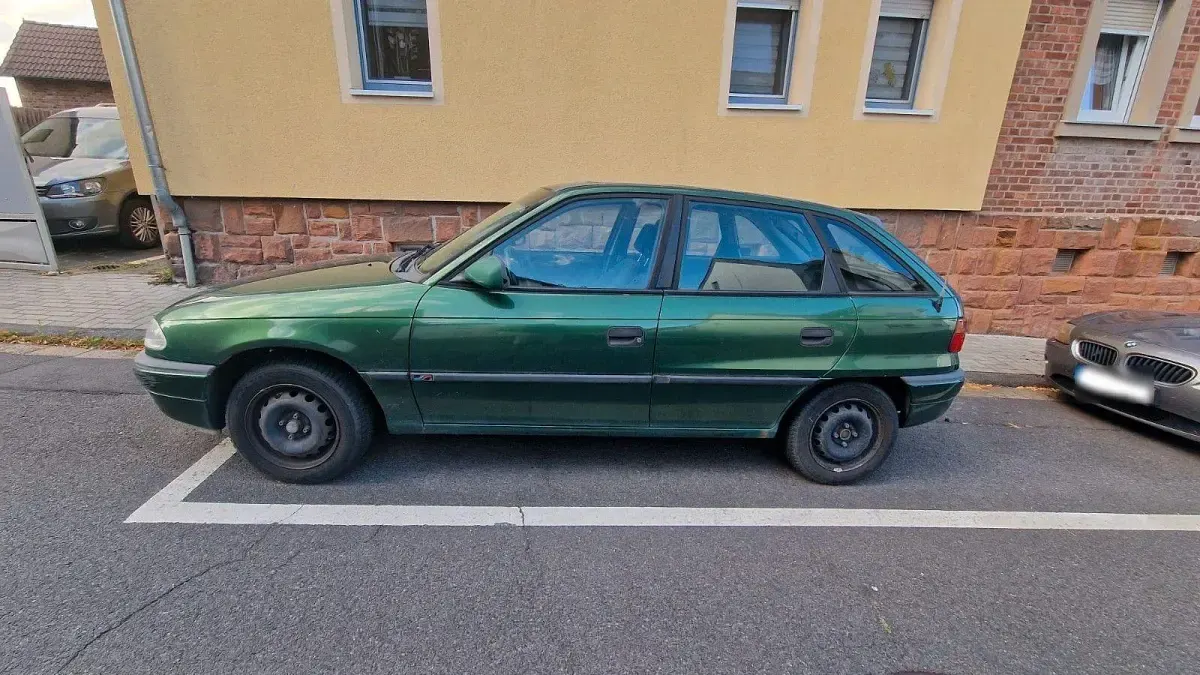 Gebraucht Opel Astra 75 PS (55 kW) 1996 Grün Kleinwagen