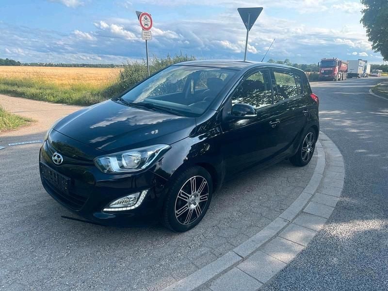 Schwarz Gebraucht 2013 Hyundai i20 Trend Kleinwagen | 4.950 € (Fairer Preis) - Bild 1/4