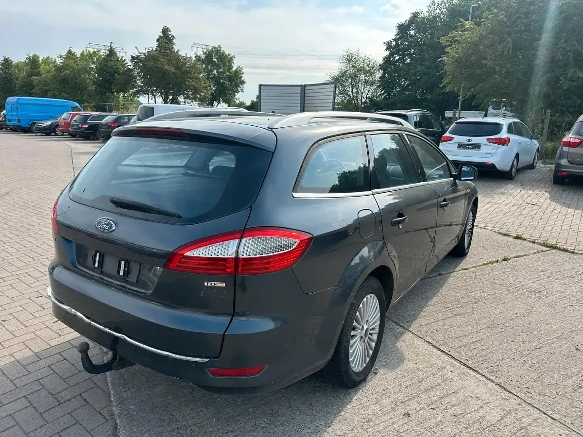 Gebraucht Ford Mondeo 140 PS (102 kW) 2008 Grau Kombi