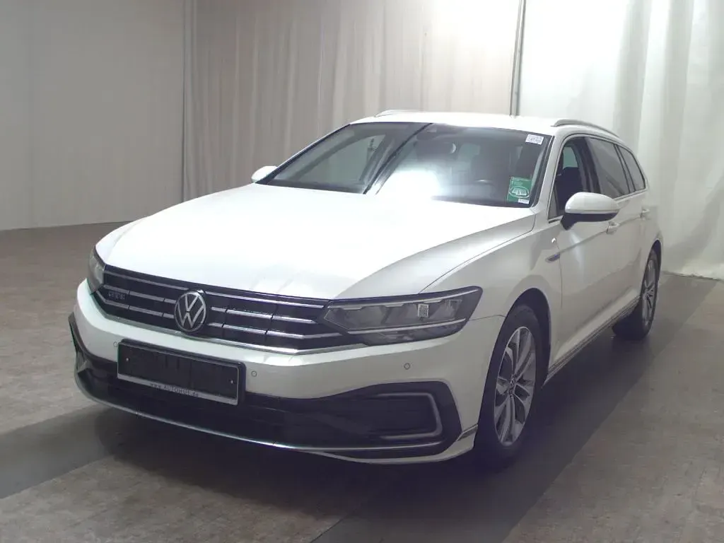 Gebraucht VW Passat 218 PS (160 kW) 2021 Pure white Kombi