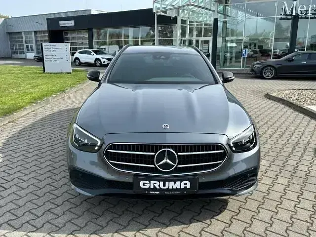Gebraucht Mercedes E200 Avantgarde 197 PS (144 kW) 2023 Lack selenitgrau Kombi