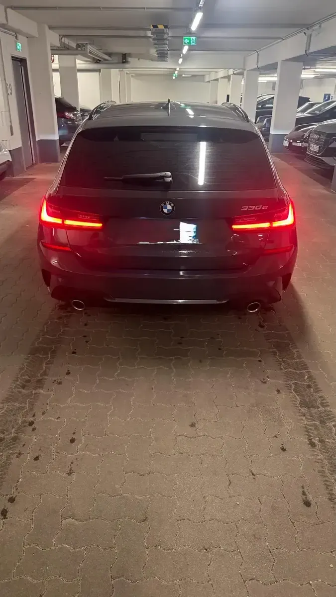 Gebraucht BMW 330e M Sport 292 PS (214 kW) 2020 Grau Kombi