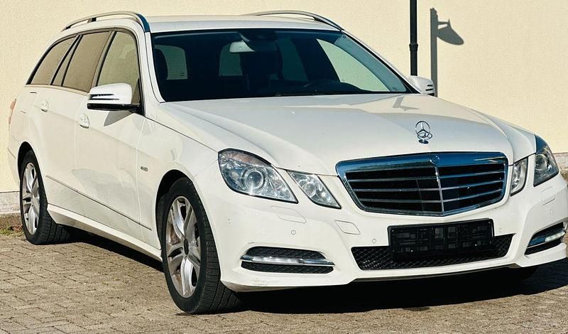 Weiß Gebraucht 2011 Mercedes E350 Limousine | 8.999 € (Superpreis) - Bild 1/4