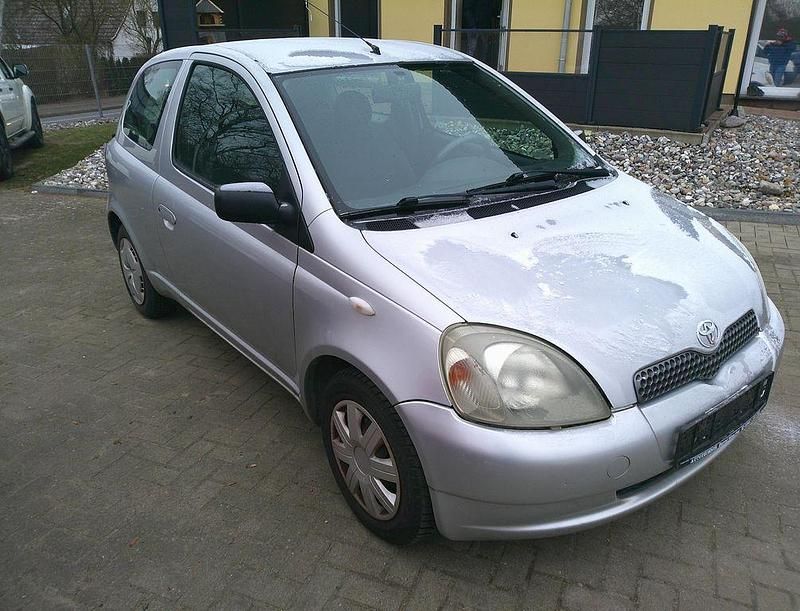 Gebraucht Toyota Yaris 87 PS (63 kW) 2002 Silber