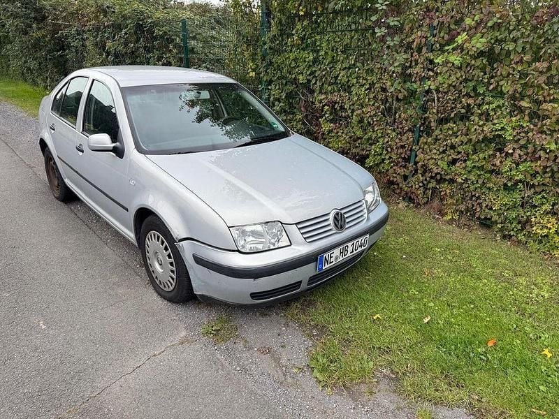 Grau Gebraucht 2000 VW Bora Limousine | 999 € (Superpreis) - Bild 1/4