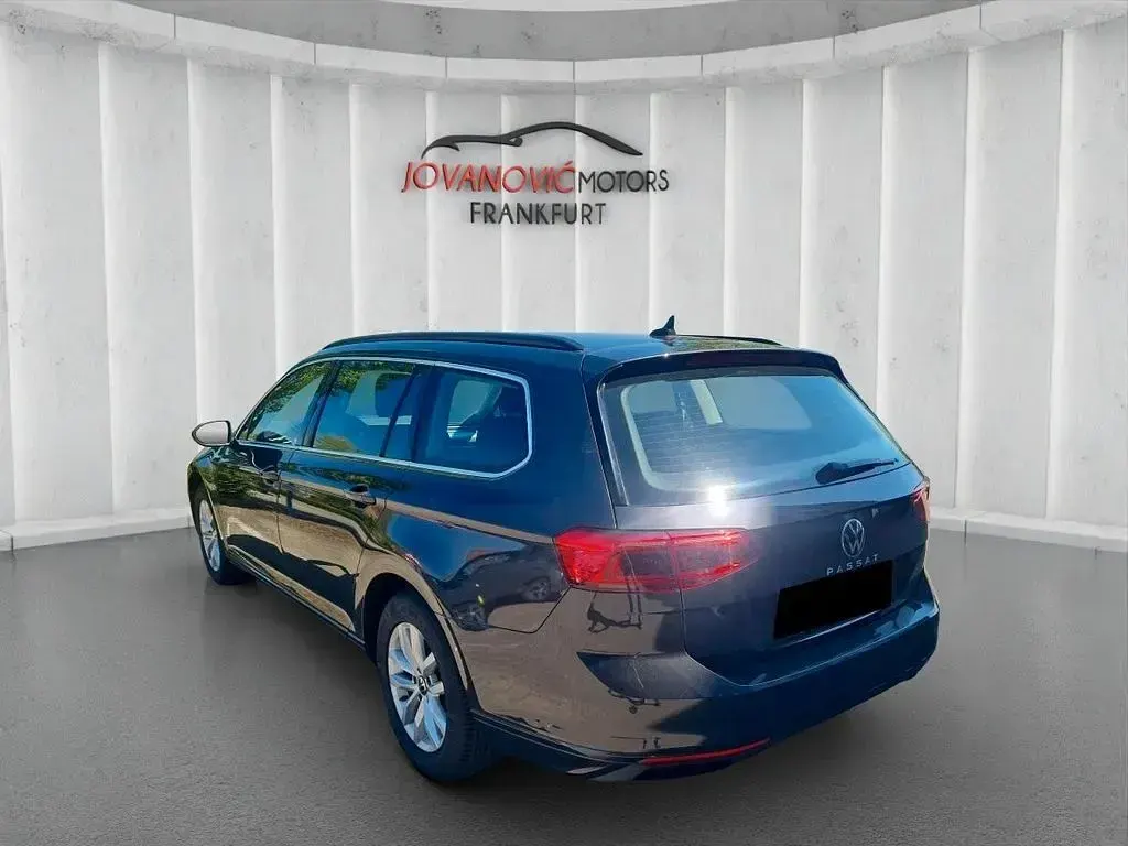 Gebraucht VW Passat Style 122 PS (89 kW) 2022 Grau Kombi