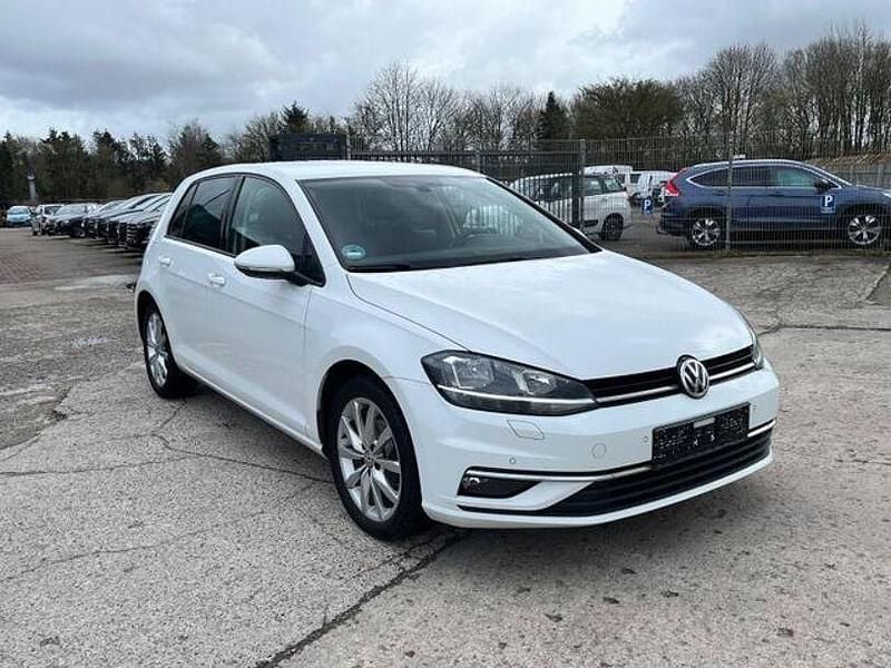 Gebraucht VW Golf VII Comfortline 131 PS (96 kW) 2017 Weiß Limousine