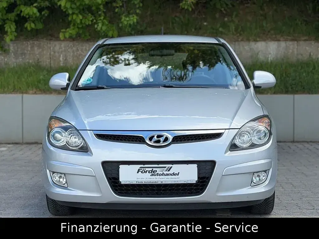 Gebraucht Hyundai i30 126 PS (92 kW) 2010 Silber Limousine