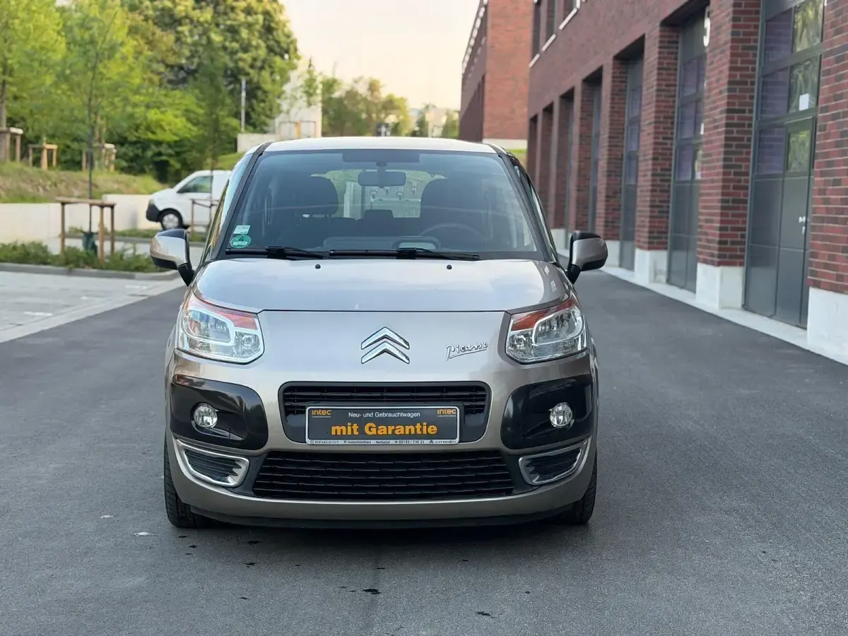 Gebraucht Citroën C3 Tendance 92 PS (67 kW) 2011 Braun Van / Kleinbus