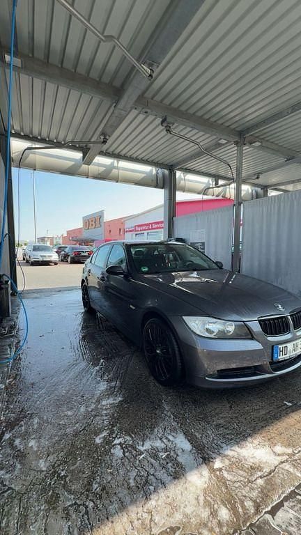 Gebraucht BMW 318 143 PS (105 kW) 2007 Grau Limousine