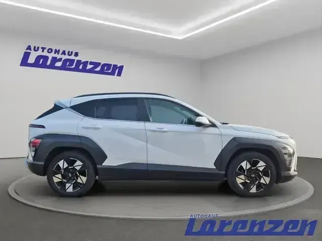 Gebraucht Hyundai Kona Prime 199 PS (146 kW) 2023 Atlas white / sol (weiss) SUV