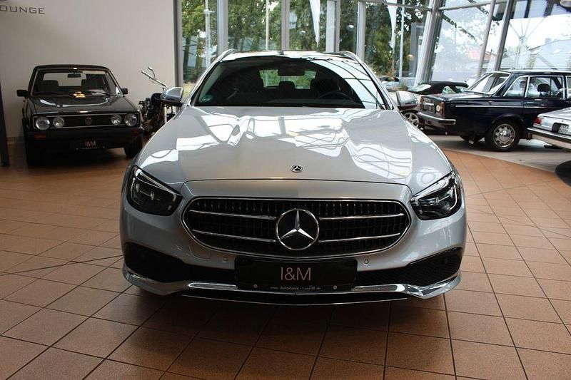 Silber Gebraucht 2022 Mercedes E200 Kombi | 33.490 € (Superpreis) - Bild 1/4