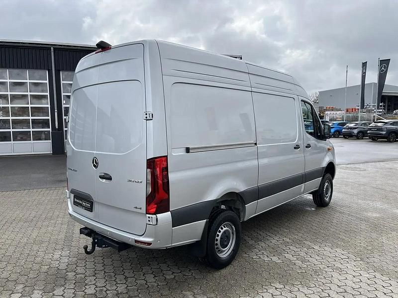 Second-hand Mercedes Sprinter 190 CP (139 kW) 2024 Argintiu Van