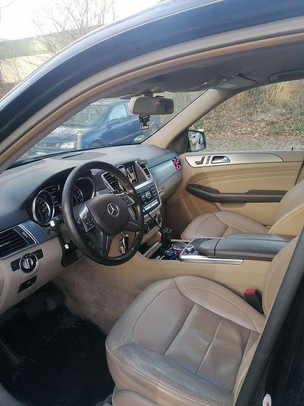 Gebraucht Mercedes ML250 204 PS (150 kW) 2012 Schwarz SUV