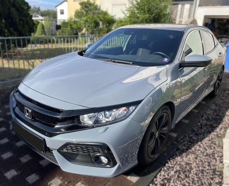 Grau Gebraucht 2018 Honda Civic Elegance Limousine | 13.250 € - Bild 1/4