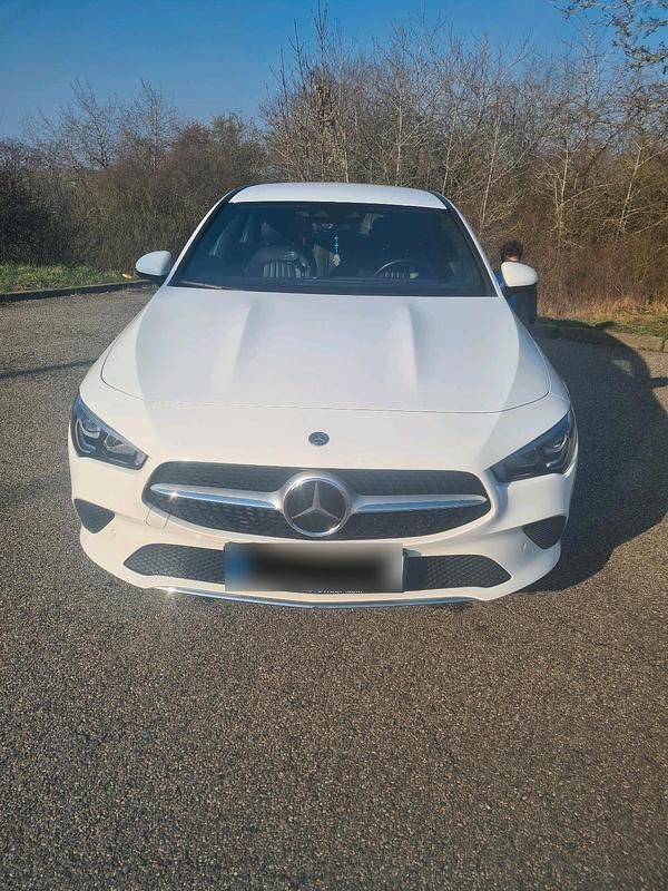 Gebraucht Mercedes CLA220 190 PS (139 kW) 2020 Weiß Limousine