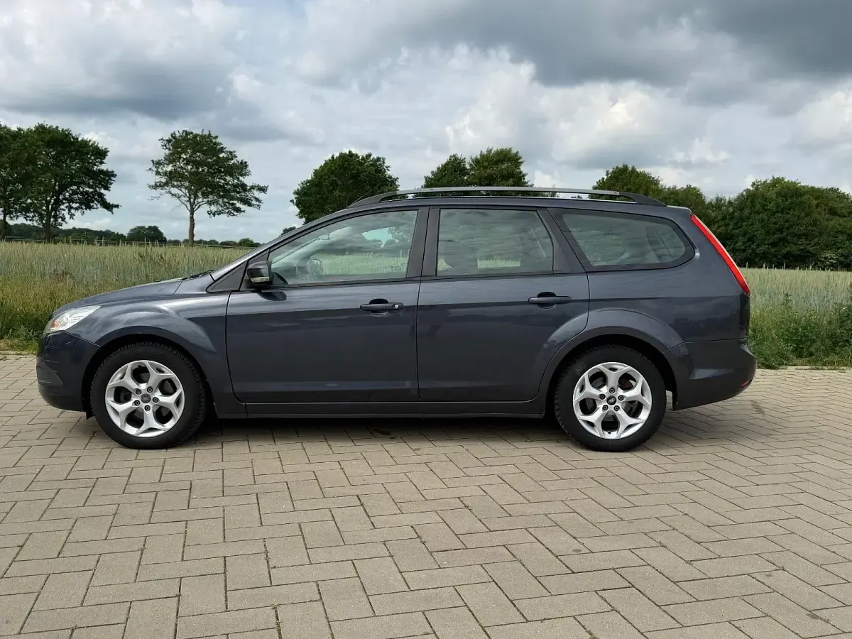 Gebraucht Ford Focus Ambiente 101 PS (74 kW) 2008 Grau Kombi