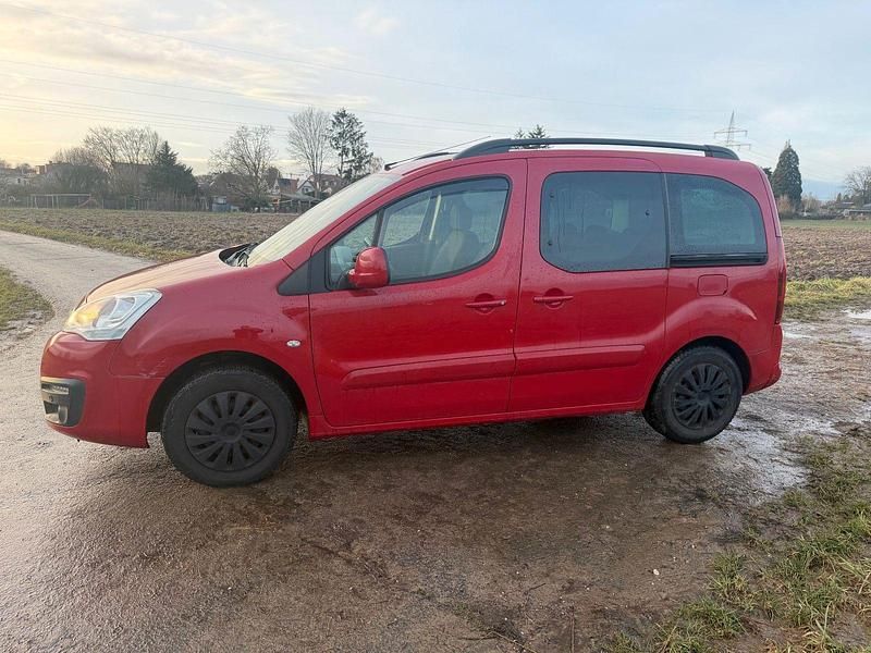 Gebraucht Peugeot Partner Tepee Allure 110 PS (80 kW) 2017 Rot Van / Kleinbus