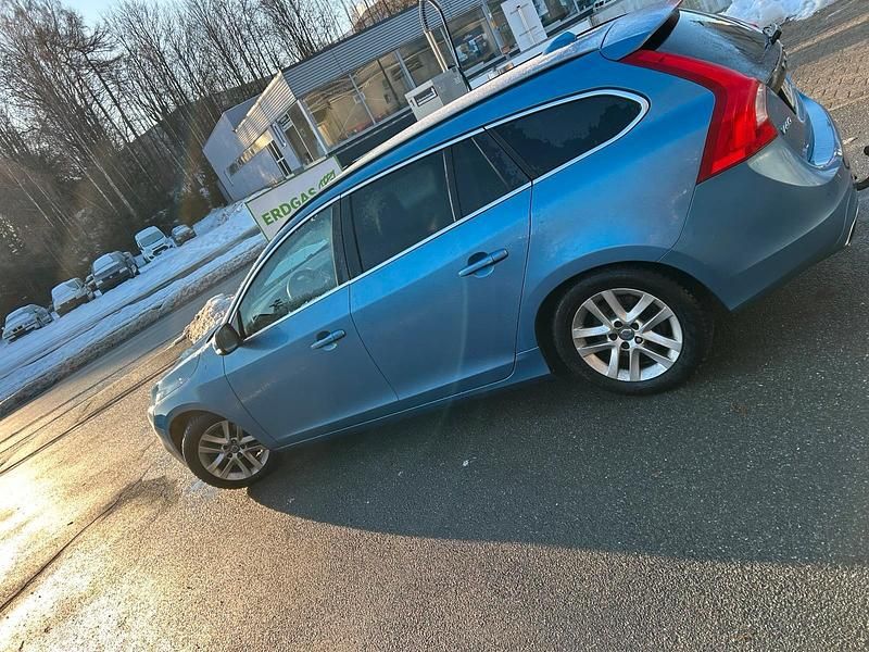 Gebraucht Volvo V60 244 PS (179 kW) 2016 Blau Kombi