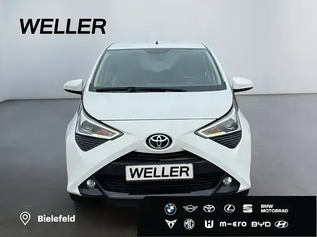 Gebraucht Toyota Aygo Connect Style 72 PS (52 kW) 2018 Weiß Kleinwagen
