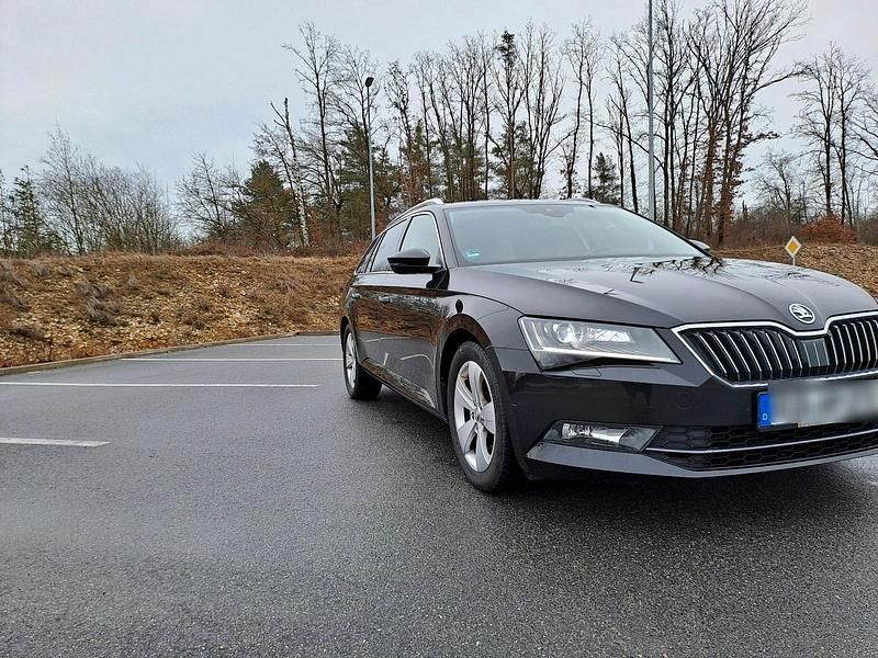 Schwarz Gebraucht 2019 Skoda Superb Style Kombi | 19.900 € (Superpreis) - Bild 1/4