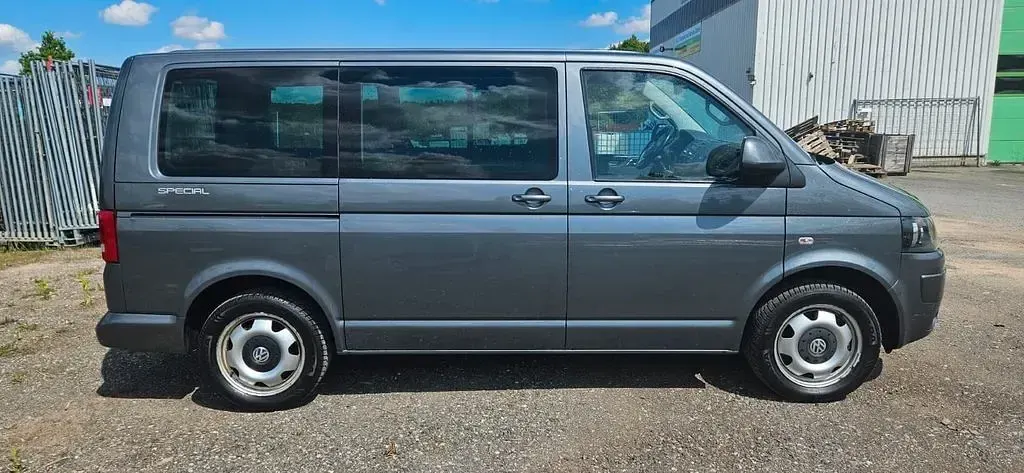 Gebraucht VW Multivan Startline 140 PS (102 kW) 2013 Grau Van / Kleinbus