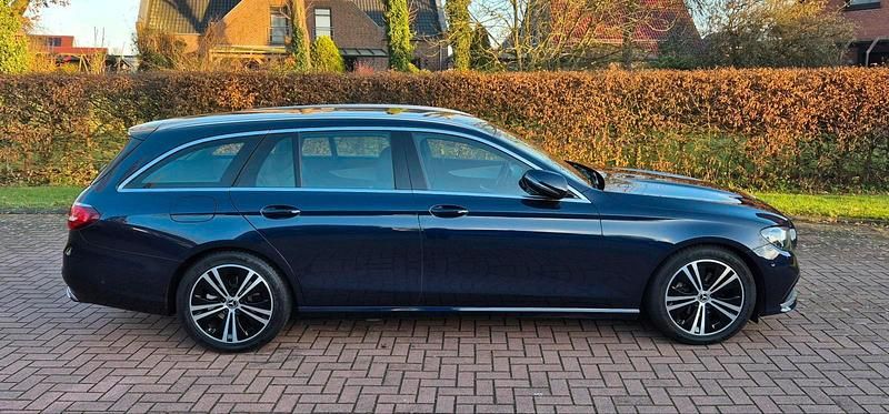 Gebraucht Mercedes E220 194 PS (142 kW) 2020 Blau Kombi